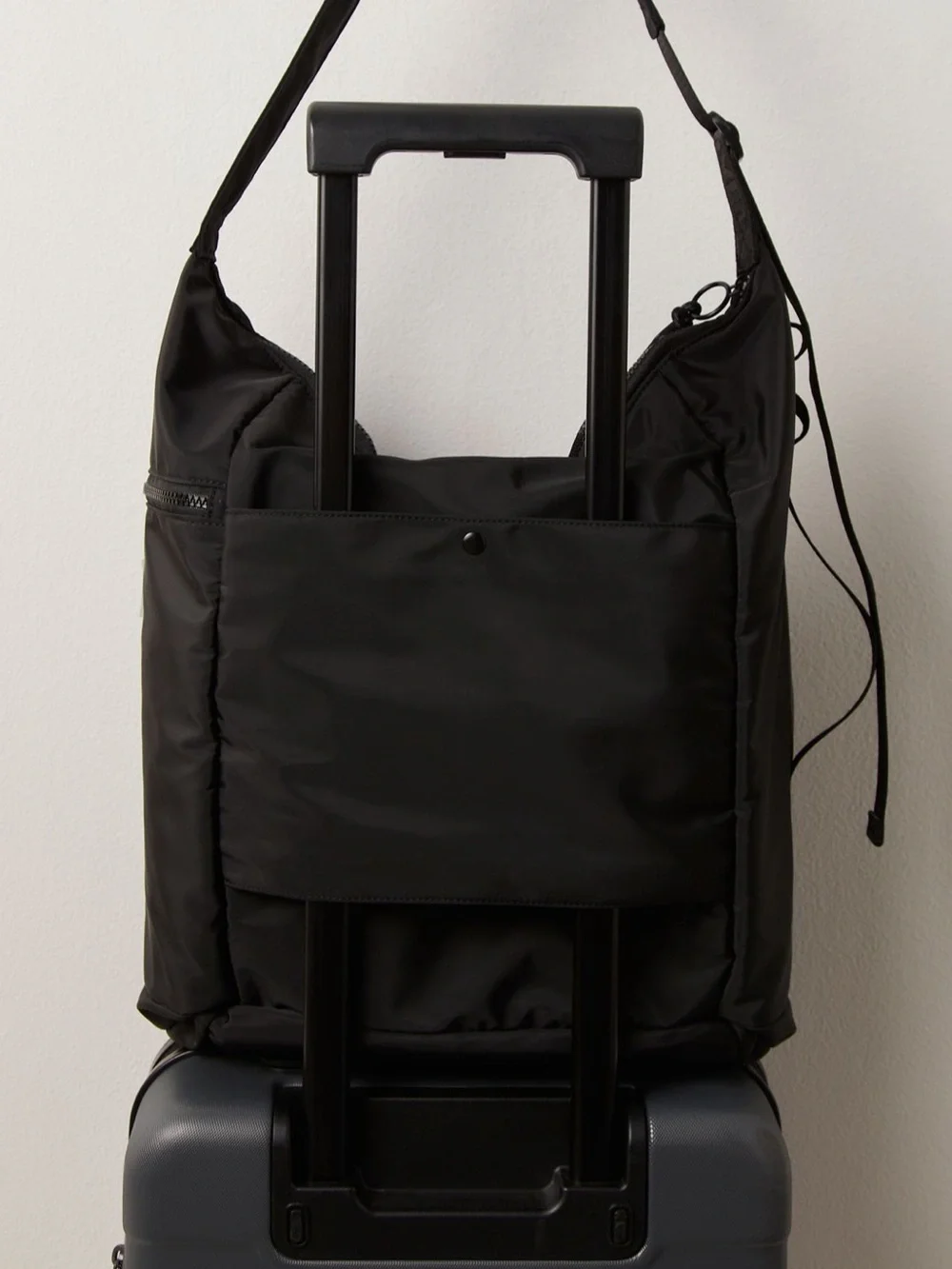 NWT Free People Movement No Timezones Carryall Bag-Black